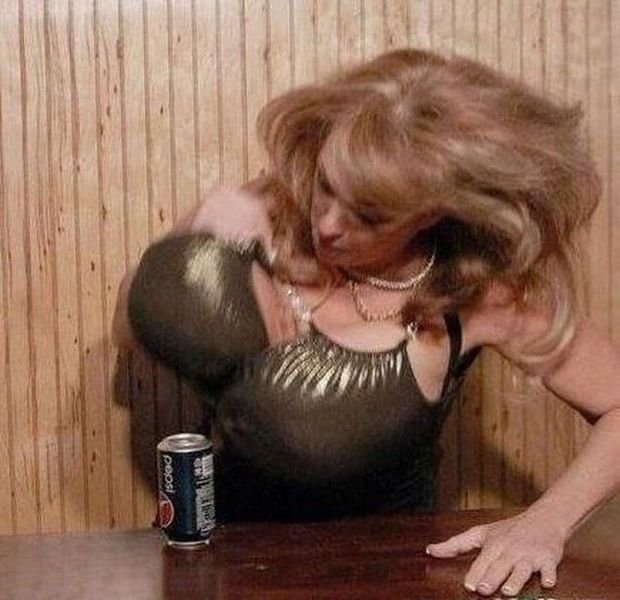 Басти Харт - женщина со стальной грудью! Проверено арбузами =) Басти Харт - женщина со стальной грудью