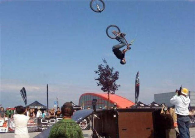 Фотографии, сделанные за секунду до получения серьезного увечья за секунду до катастрофы, за секунду до травмы