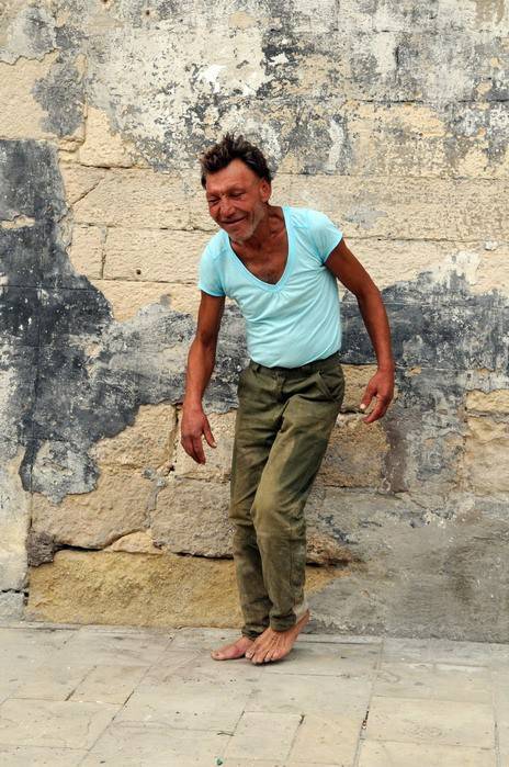 Славик - самый модный бездомный Львова, имеющий более сотни различных нарядов мода Славика, бомж хипстер Славик, Славик бездомный Львов