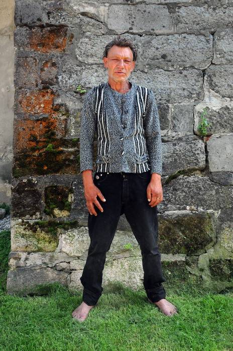 Славик - самый модный бездомный Львова, имеющий более сотни различных нарядов мода Славика, бомж хипстер Славик, Славик бездомный Львов