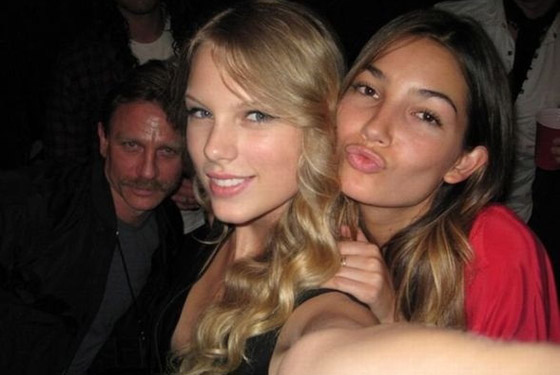 Фотобомбы знаменитостей, испортивших чужие фотографии Фотобомбы знаменитостей, фотобомбы звёзд, знаменитости испортившие чужие фотографии