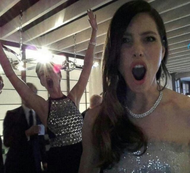 Фотобомбы знаменитостей, испортивших чужие фотографии Фотобомбы знаменитостей, фотобомбы звёзд, знаменитости испортившие чужие фотографии