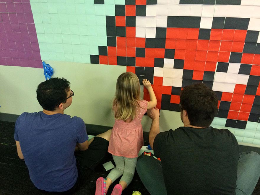 Сотрудники использовали 8024 стикера, чтобы превратить скучные стены офиса в супергеройскую фреску супергерои из стикеров, 8024 стикера, Ben Brucker