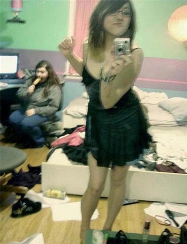 Кто-нибудь, объясните этим людям, что перед загрузкой фото, надо сначала проверить отражение в зеркале селфи отражение в зеркале, смешное отражение в зеркале, люди не знают как работает зеркало, люди не знают как устроено зеркало