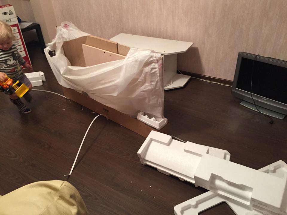 Почему всегда стоит проверять коробки с купленной техникой в магазине, а не дома проверять технику в магазине, почему надо проверять товар в магазине, доски вместо телевизора, в коробке телевизор доски