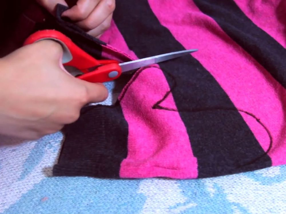 Как всего за 10 минут сделать очаровательные варежки из старого свитера как сделать варежки из старого свитера, варежки за 10 минут, варежки из старого свитера, варежки своими руками