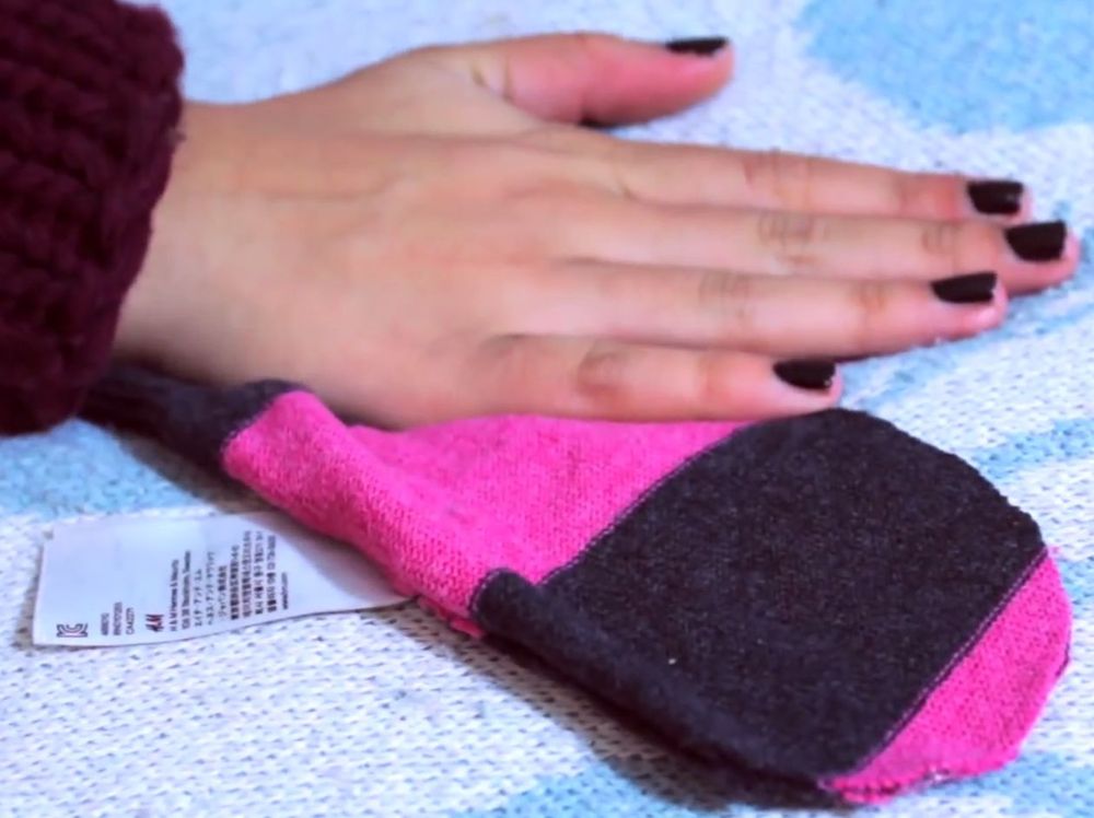 Как всего за 10 минут сделать очаровательные варежки из старого свитера как сделать варежки из старого свитера, варежки за 10 минут, варежки из старого свитера, варежки своими руками