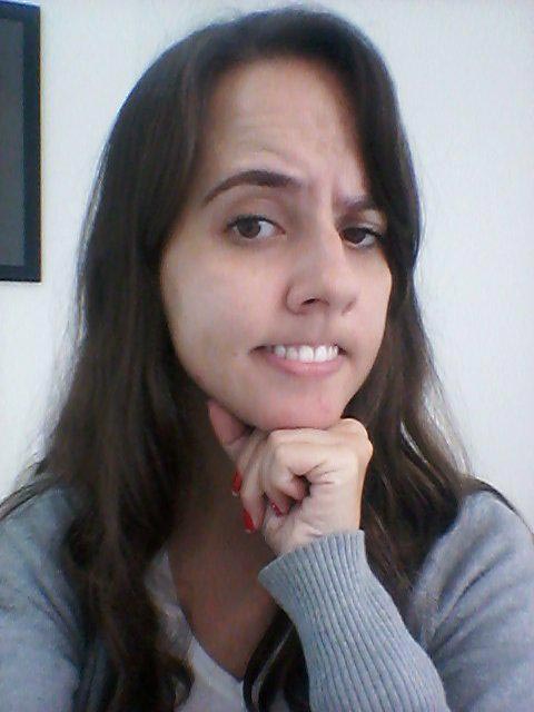 С зубами наружу: зубастое лицо, зубастое лицо от домогательств, с зубами наружу, Дебора Адорно, Débora Adorno