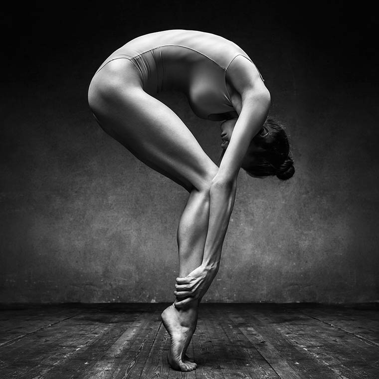 Танцовщица покажет возможности тела
