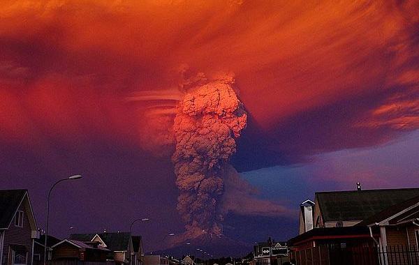 извержение вулкана Кальбуко, извержение в Чили, фотографии извергающегося вулкана, фотографии извергающегося вулкана в Чили