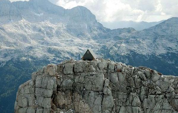 домик в горах на высоте 2,5 км, Лука Вьёрик, Luca Vuerich, горная тропа Ceria-Merlone
