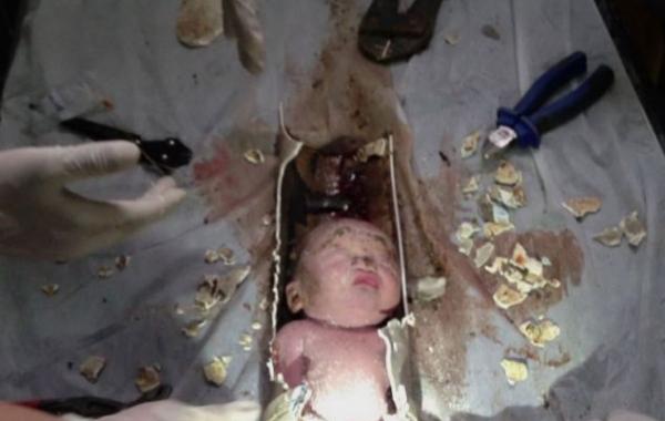 Мать смыла ребенка в унитаз в Китае , малыш 59