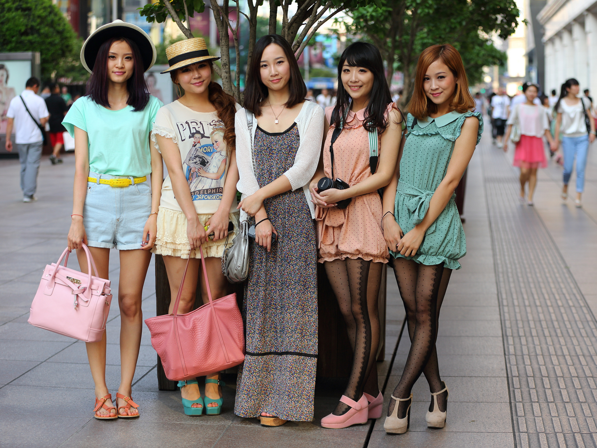 Японские девушки в городе