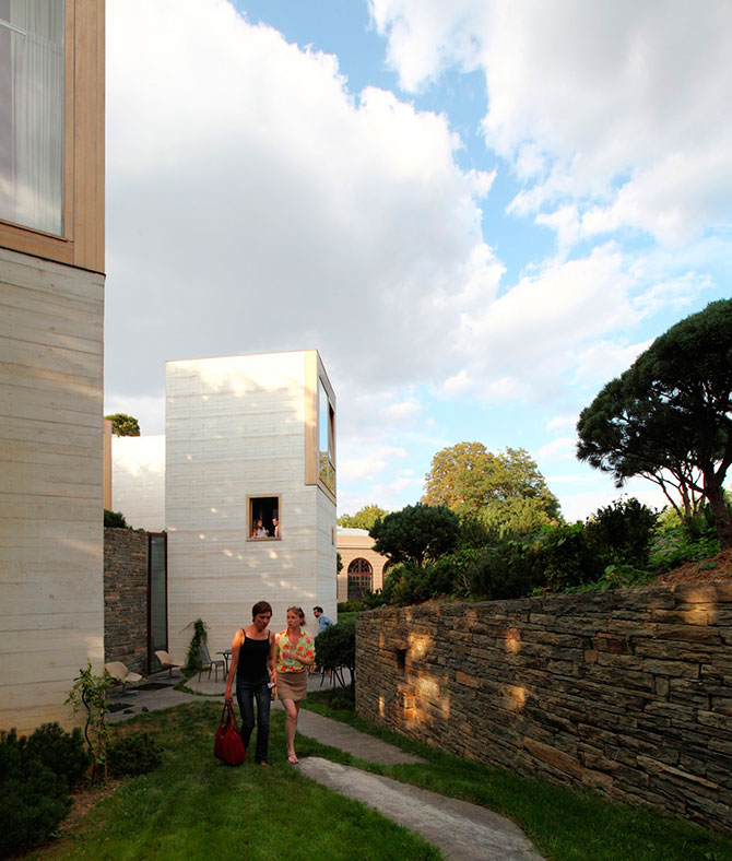 Креативная архитектура. Дом в форме города недалеко от Парижа