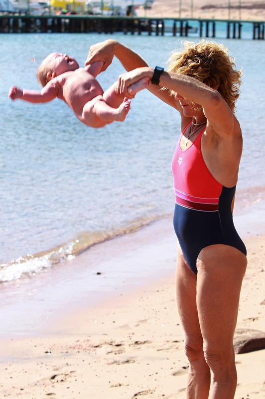 Мир шокирован русской бэби-йогой!