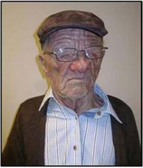 Парень, переоделся, в старика