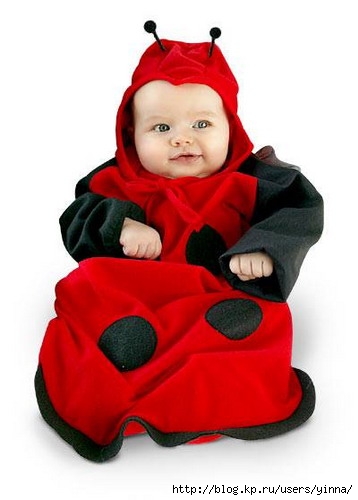 Малыши в забавных костюмах