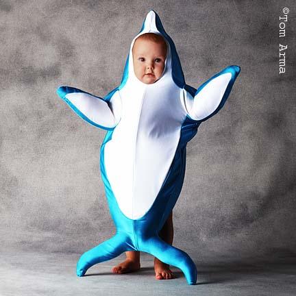 Малыши в забавных костюмах