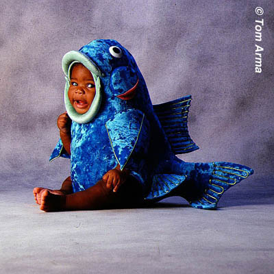 Малыши в забавных костюмах