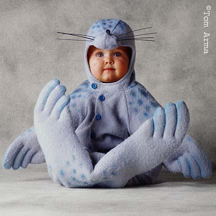 Малыши в забавных костюмах