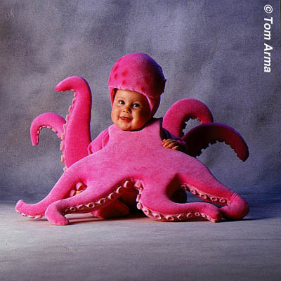 Малыши в забавных костюмах