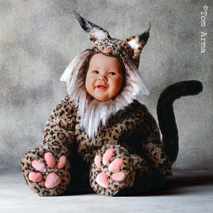 Малыши в забавных костюмах