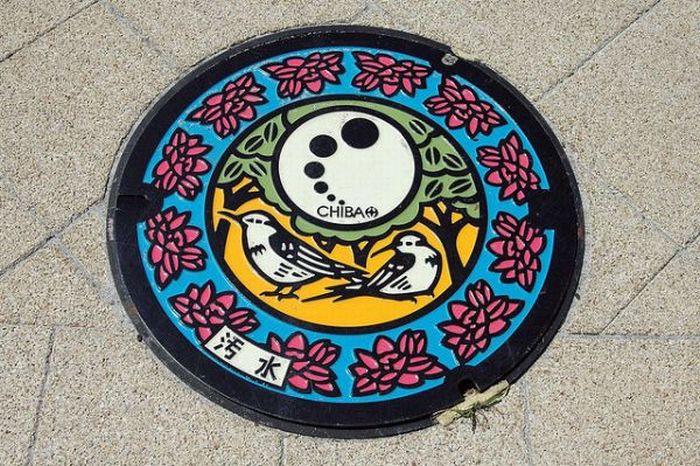 Творчество во всём! Красочные люки Японии