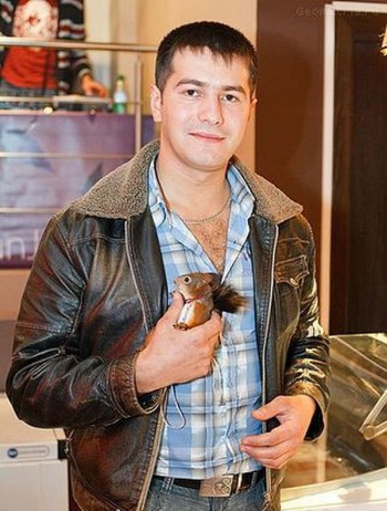 Необычный напарник минского таксиста, белка в такси