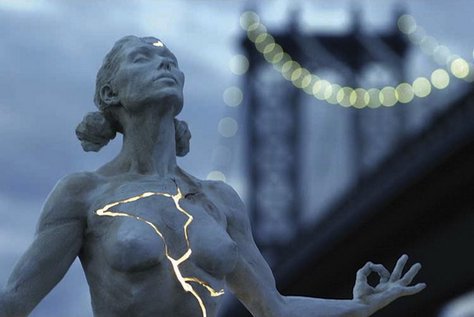 скульптура излучающая свет 