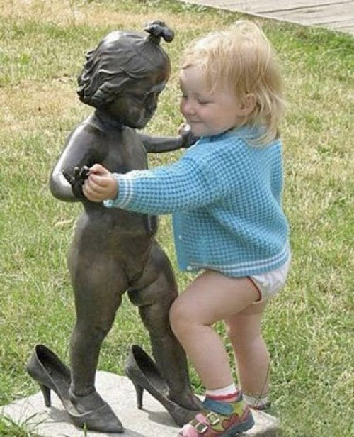 Прикольные фото со статуями