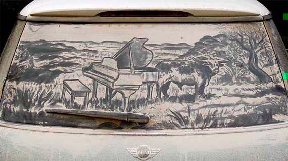 Рисунки на заднем стекле автомобиля