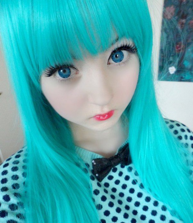 Пятнадцатилетняя девочка-кукла - Венера Палермо из Англии