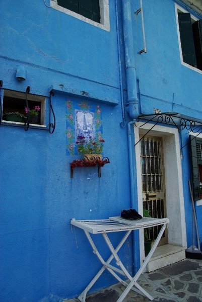 Разноцветный город Бурано, город без дверей