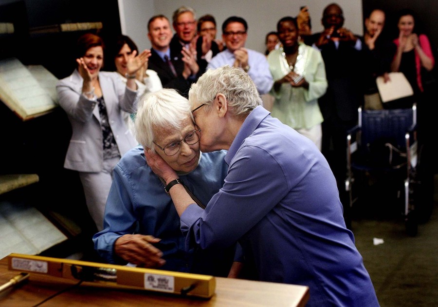 Однополые пары сочетаются браком в Нью-Йорке