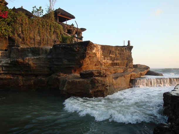 Пура Танах Лот - индуистский храм