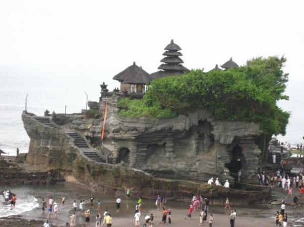 Пура Танах Лот - индуистский храм