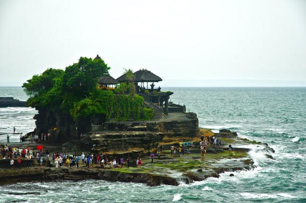 Пура Танах Лот - индуистский храм