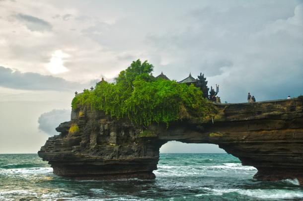 Пура Танах Лот - индуистский храм