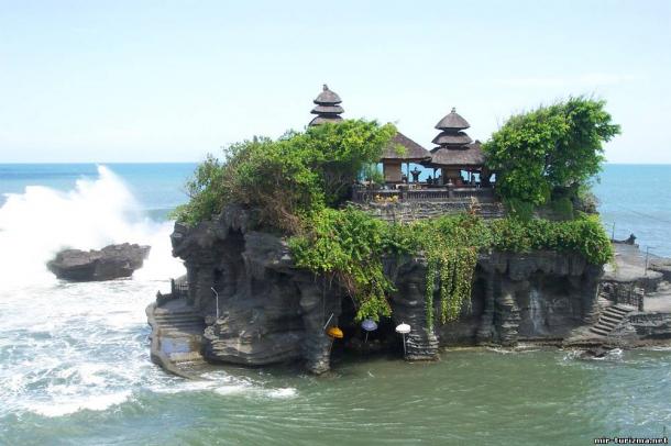 Пура Танах Лот - индуистский храм