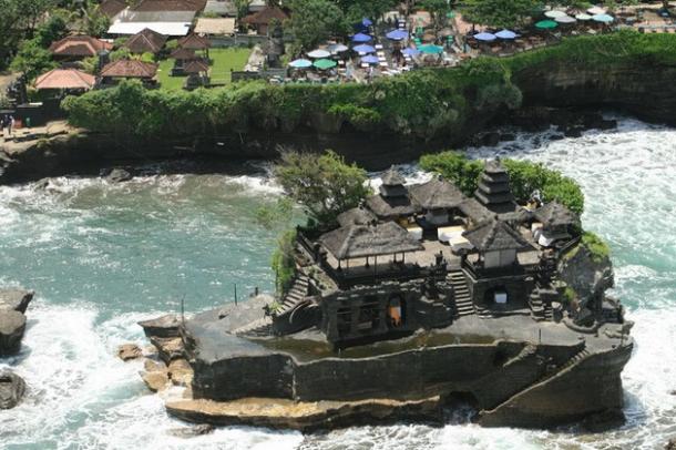 Пура Танах Лот - индуистский храм