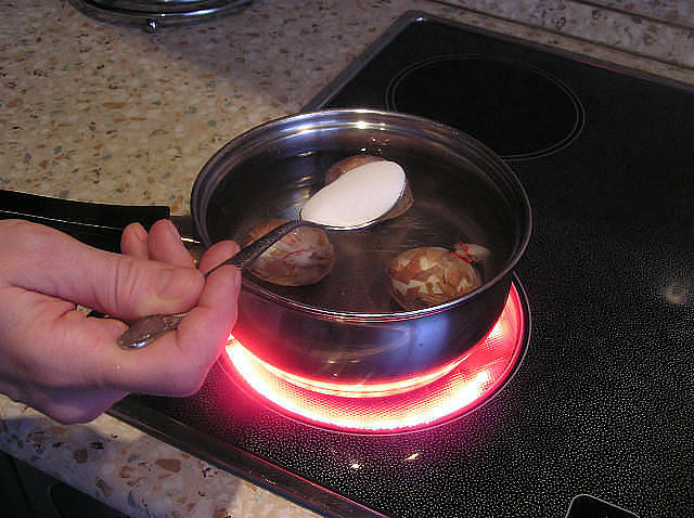 Как сделать Мраморные яйца к Пасхе, как покрасить мраморные яйца