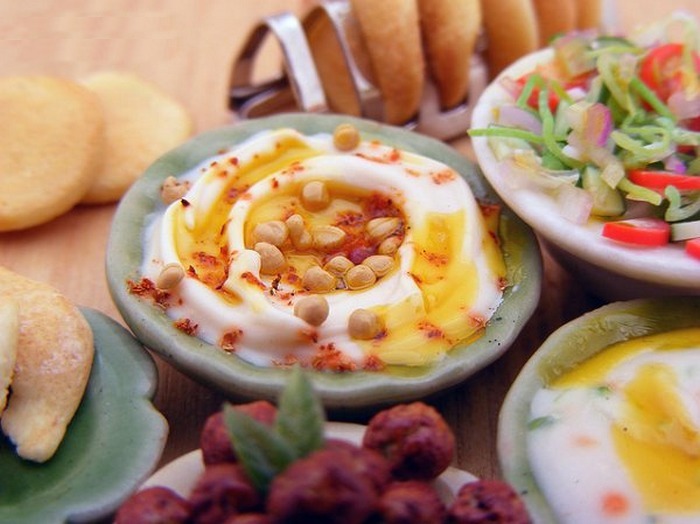 Миниатюрная еда размером со спичку