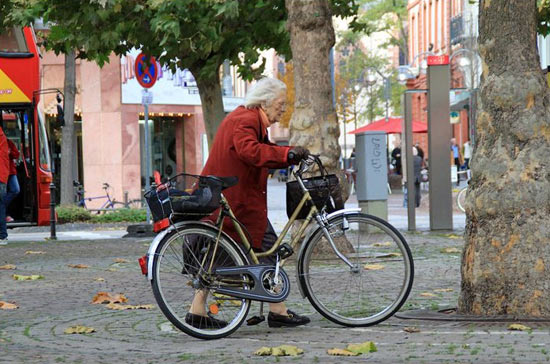 Мировой рекорд продолжительности жизни. Жанна Кальмон в 114 лет снялась в кино, а в 117 — бросила курить