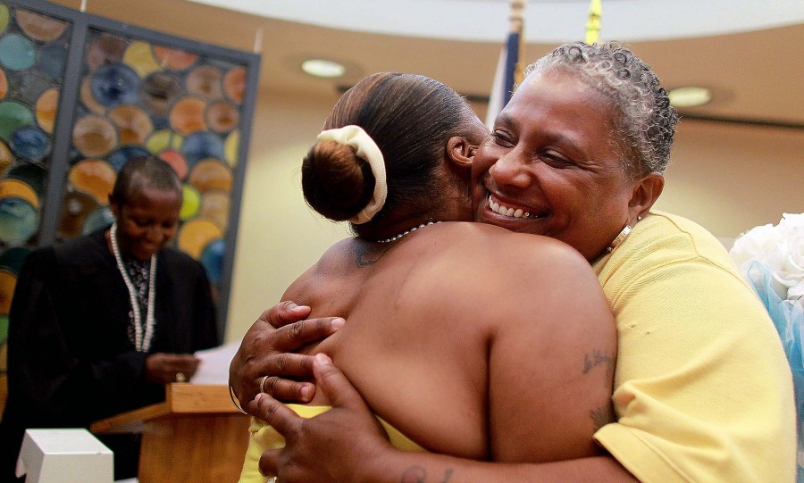 Однополые пары сочетаются браком в Нью-Йорке