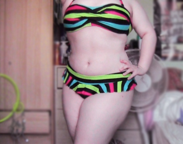 Толстушки в купальниках