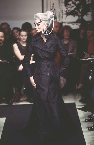 История восхождения 81-летней модели Кармен Делль'Орефайс