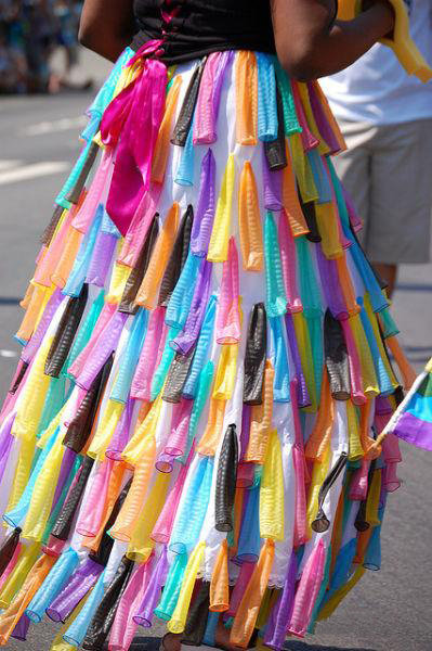 Платья из презервативов