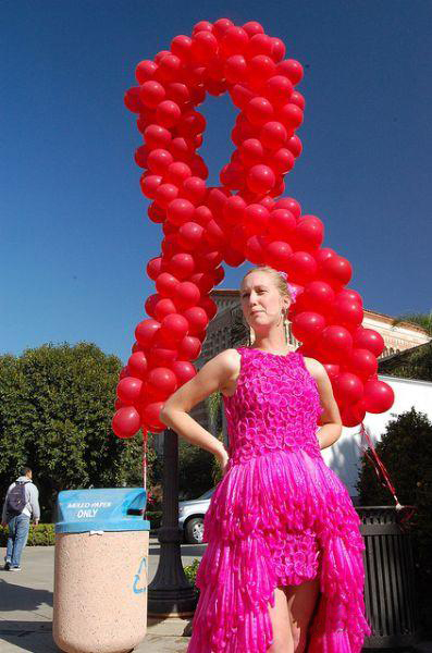 Платья из презервативов