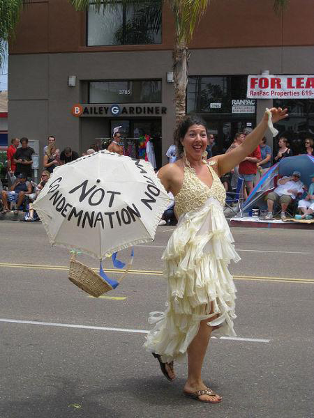 Платья из презервативов