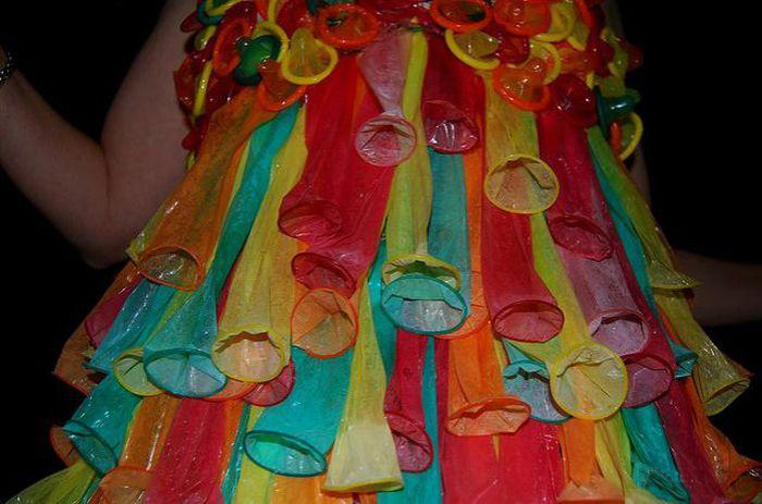 Платья из презервативов